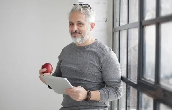 Simple Habits That Can Make You Look & Feel Younger