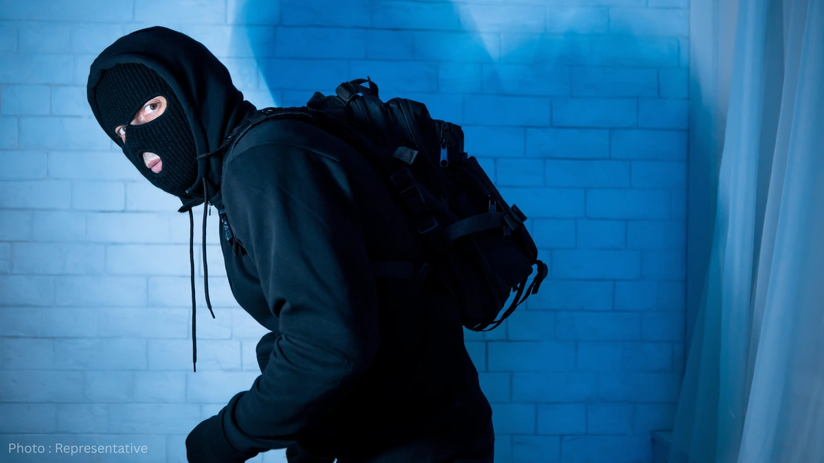 One Robber Killed as Homeowner Fights Back During Armed Robbery Attempt in Pirojpur