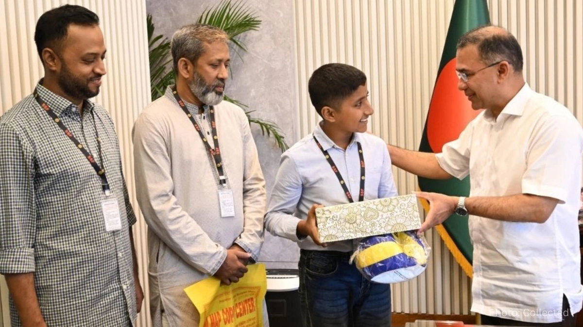 PM Tarique Rahman Meets Schoolboy Whose Viral Smile Concealed Personal Tragedy